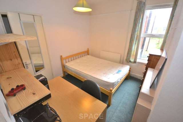  Image of 5 bedroom Terraced house to rent in Norris Road Earley Reading RG6 at Norris Road University Reading, RG6 1NJ