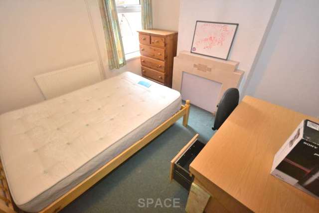  Image of 5 bedroom Terraced house to rent in Norris Road Earley Reading RG6 at Norris Road University Reading, RG6 1NJ