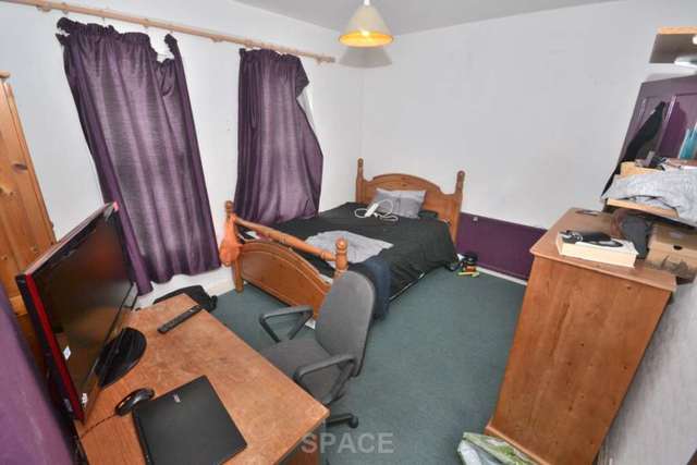  Image of 5 bedroom Terraced house to rent in Norris Road Earley Reading RG6 at Norris Road University Reading, RG6 1NJ