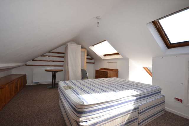  Image of 5 bedroom Flat to rent in Pitcroft Avenue Earley Reading RG6 at Pitcroft Ave  Reading, RG6 1NH