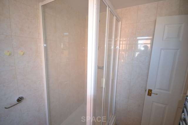  Image of 5 bedroom Flat to rent in Pitcroft Avenue Earley Reading RG6 at Pitcroft Ave  Reading, RG6 1NH