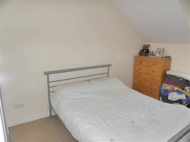  Image of 3 bedroom Flat to rent in Queens Crescent Livingston EH54 at Livingston West Lothian West Lothian, EH54 8EJ
