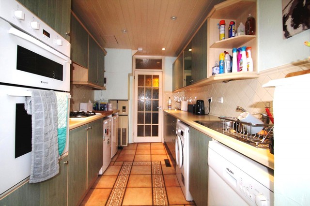  Image of 3 bedroom Terraced house to rent in Ravenswood Road Croydon CR0 at Croydon, CR0 4BL