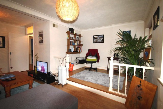  Image of 3 bedroom Terraced house to rent in Ravenswood Road Croydon CR0 at Croydon, CR0 4BL