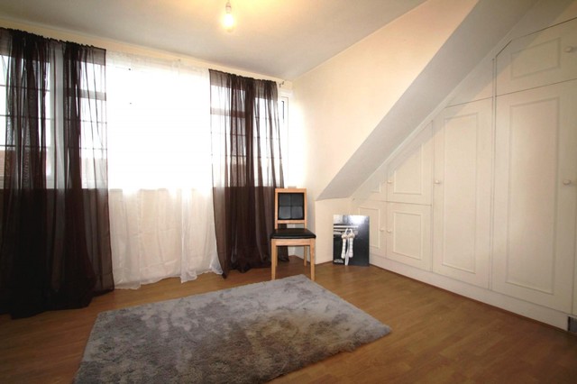  Image of 3 bedroom Terraced house to rent in Ravenswood Road Croydon CR0 at Croydon, CR0 4BL
