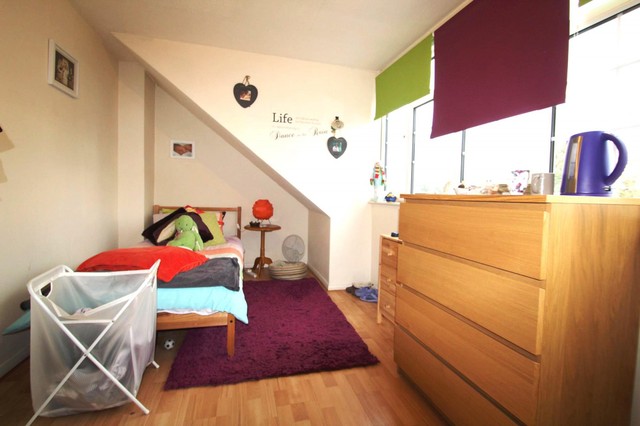 Image of 3 bedroom Terraced house to rent in Ravenswood Road Croydon CR0 at Croydon, CR0 4BL