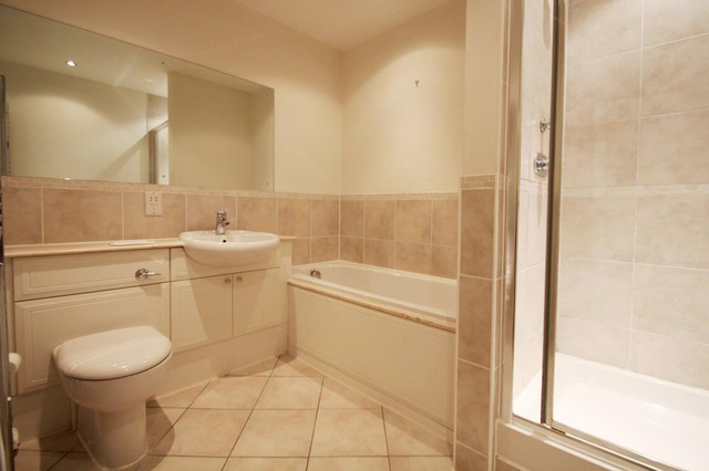  Image of 2 bedroom Flat to rent in Croydon Road Reigate RH2 at Redwood Lodge 154 Croydon Road Reigate, RH2 0LU
