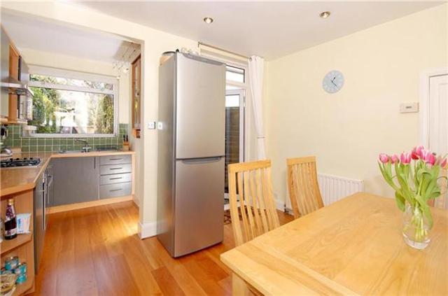  Image of 2 bedroom Flat to rent in Revelstoke Road London SW18 at West Hill, SW18 5PB