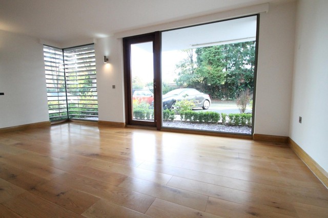  Image of 1 bedroom Flat to rent in Rivermead Close Teddington TW11 at Teddington, TW11 9NL