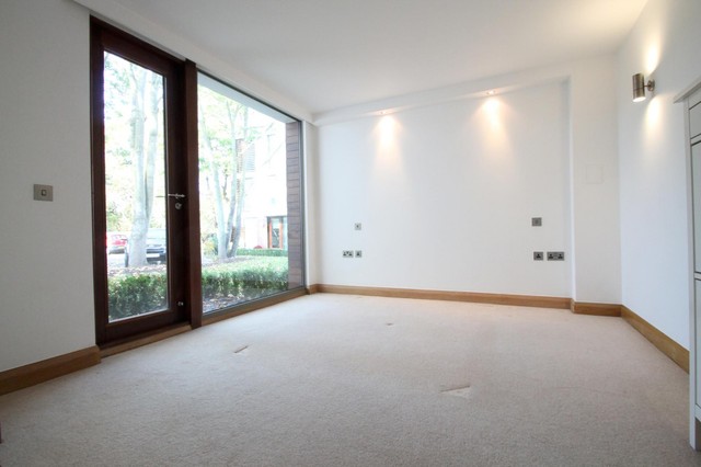  Image of 1 bedroom Flat to rent in Rivermead Close Teddington TW11 at Teddington, TW11 9NL