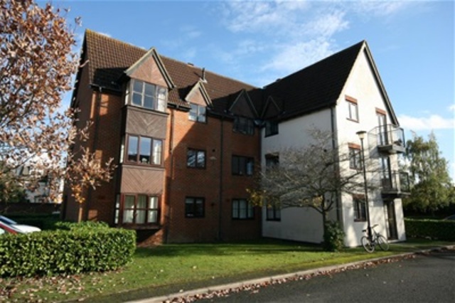  Image of 2 bedroom Flat for sale in Southern Hill Reading RG1 at Reading, RG1 5ES
