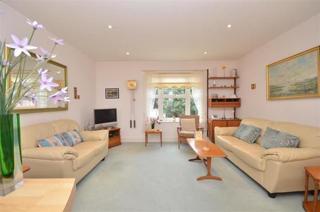  Image of 2 bedroom Flat to rent in St. Agnes Place Chichester PO19 at Chichester, PO19 7TN