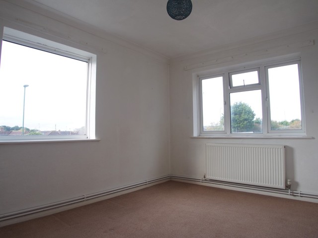  Image of 2 bedroom Flat to rent in St. Peters Place Western Road Sompting Lancing BN15 at Lancing, BN15 8SB