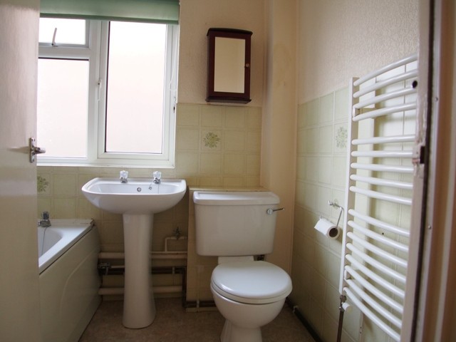  Image of 2 bedroom Flat to rent in St. Peters Place Western Road Sompting Lancing BN15 at Lancing, BN15 8SB