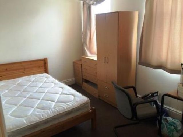  Image of 6 bedroom House Share to rent in Teignmouth Road Selly Oak Birmingham B29 at Selly Oak West Midlands Selly Oak, B29 7AY