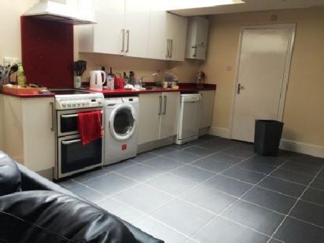  Image of 6 bedroom House Share to rent in Teignmouth Road Selly Oak Birmingham B29 at Selly Oak West Midlands Selly Oak, B29 7AY