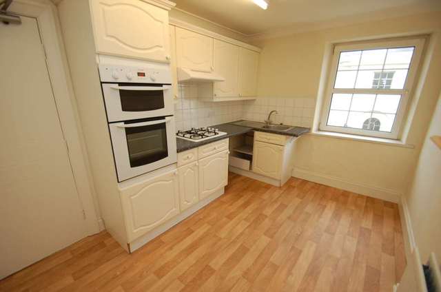  Image of 1 bedroom Flat to rent in Torquay Road Paignton TQ3 at Torquay Road  Paignton, TQ3 3AB