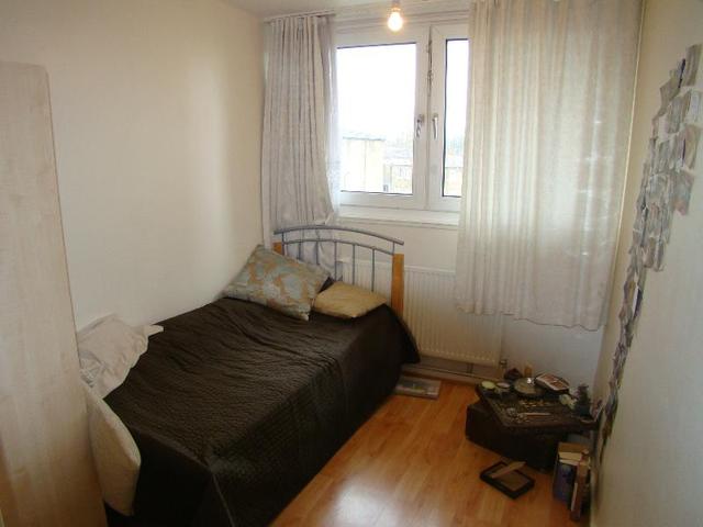  Image of 3 bedroom Flat to rent in Kingsgate Estate Tottenham Road London N1 at London, N1 4DB