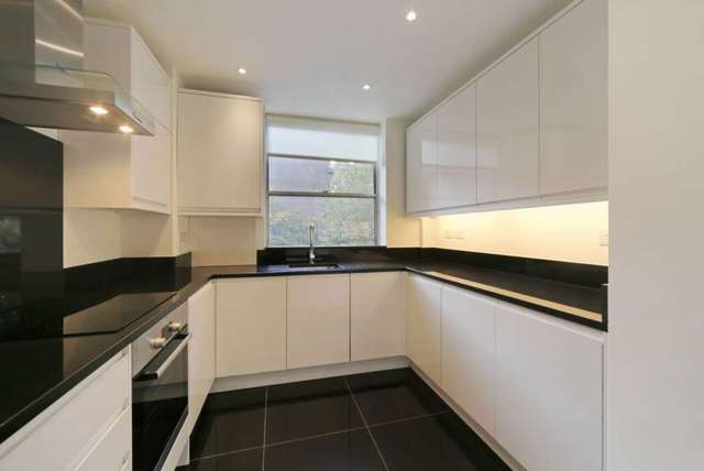  Image of 4 bedroom Flat to rent in Vicarage Gate London W8 at Vicarage Gate Kensington London, W8 4HL