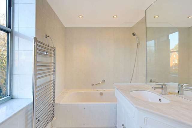  Image of 4 bedroom Flat to rent in Vicarage Gate London W8 at Vicarage Gate Kensington London, W8 4HL