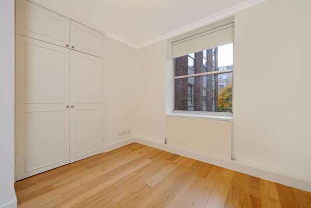  Image of 4 bedroom Flat to rent in Vicarage Gate London W8 at Vicarage Gate Kensington London, W8 4HL