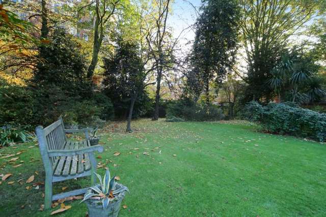  Image of 4 bedroom Flat to rent in Vicarage Gate London W8 at Vicarage Gate Kensington London, W8 4HL