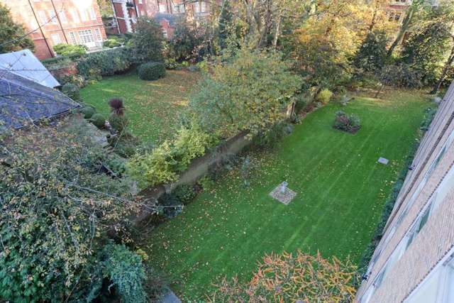  Image of 4 bedroom Flat to rent in Vicarage Gate London W8 at Vicarage Gate Kensington London, W8 4HL