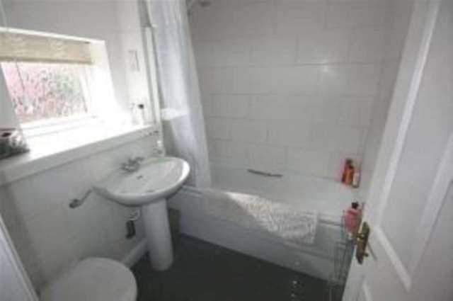  Image of 1 bedroom Flat to rent in Waterside Gardens Reading RG1 at Waterside Gardens  Reading, RG1 6QE