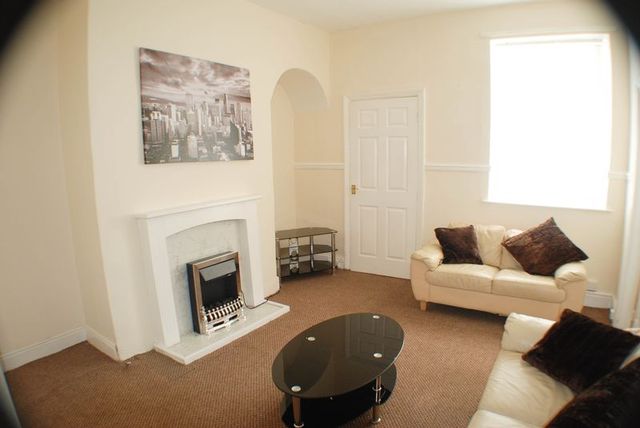  Image of 2 bedroom Flat to rent in Whitehall Road Bensham Gateshead NE8 at Whitehall Road Bensham Gateshead, NE8 4PT