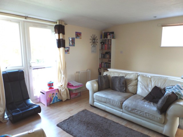  Image of 1 bedroom Flat to rent in Winterbourne Road Chichester PO19 at Chichester, PO19 6RS