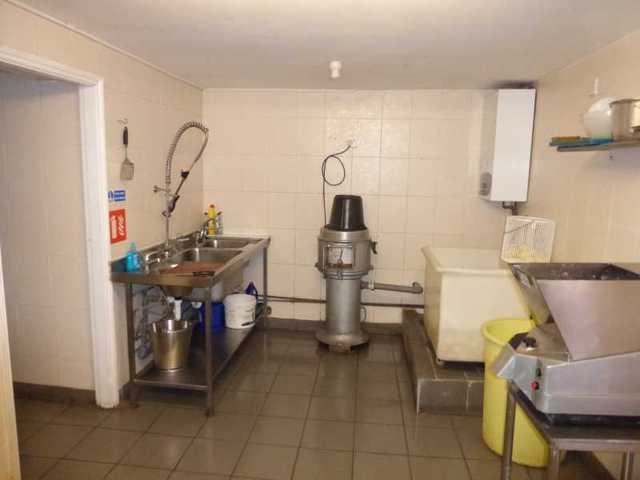  Image of Shop to rent in Yarningale Road Kings Heath Birmingham B14 at YARNINGALE ROAD, KINGS HEATH  BIRMINGHAM, B14 6ND