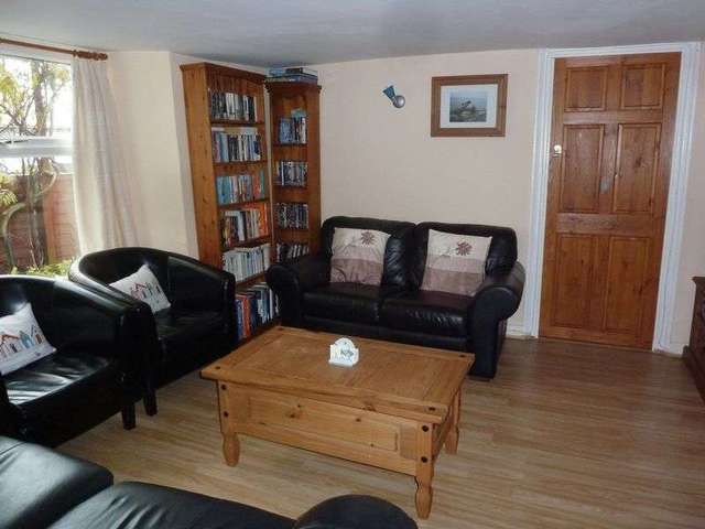  Image of 4 bedroom Cottage to rent in Richmond Place Dawlish EX7 at Richmond Place  Dawlish, EX7 9PL