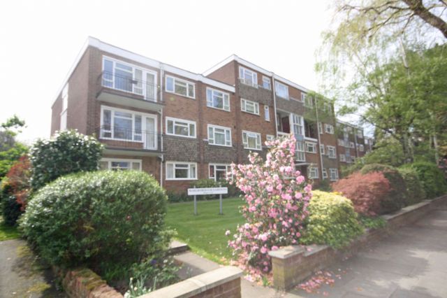  Image of 1 bedroom Ground Flat to rent in Lovelace Road Surbiton KT6 at Marlborough Gardens Lovelace road Surbiton, KT6 6NG