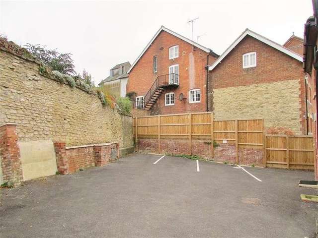  Image of 2 bedroom Flat to rent in Mill Street Wantage OX12 at 39 Mill Street  Wantage, OX12 9AB