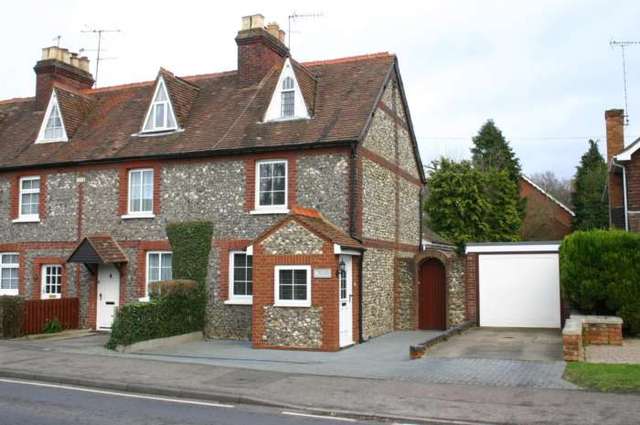  Image of 2 bedroom Cottage to rent in High Street Green Hemel Hempstead Industrial Estate Hemel Hempstead HP2 at Flint Cottages High Street Green Hemel Hempstead, HP2 7AJ
