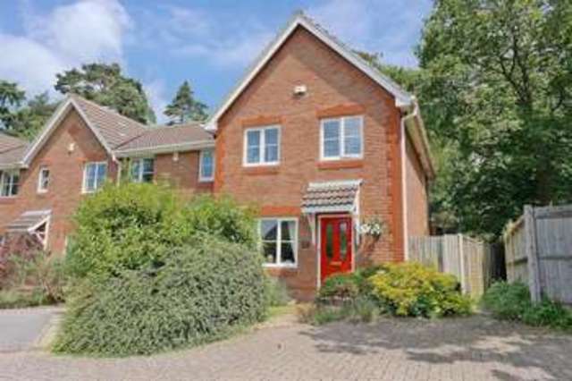  Image of 3 bedroom End of Terrace for sale in Montague Close Wokingham RG40 at Wokingham Berkshire Wokingham, RG40 5PF