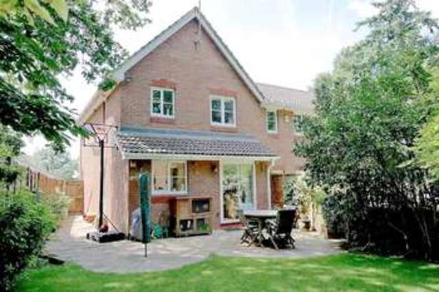  Image of 3 bedroom End of Terrace for sale in Montague Close Wokingham RG40 at Wokingham Berkshire Wokingham, RG40 5PF