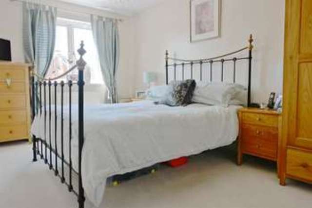  Image of 3 bedroom End of Terrace for sale in Montague Close Wokingham RG40 at Wokingham Berkshire Wokingham, RG40 5PF