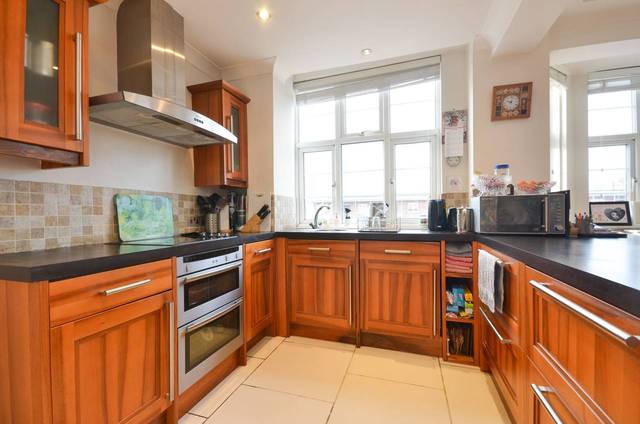  Image of 2 bedroom Flat for sale in College Crescent London NW3 at Swiss Cottage NW3 Swiss Cottage, NW3 5DP
