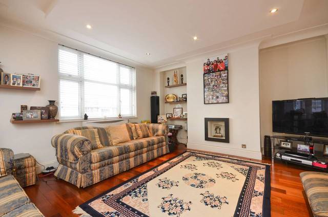  Image of 2 bedroom Flat for sale in College Crescent London NW3 at Swiss Cottage NW3 Swiss Cottage, NW3 5DP