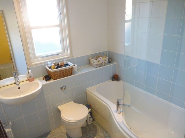  Image of 2 bedroom Terraced house to rent in Ebrington Street Kingsbridge TQ7 at Kingsbridge  Kingsbridge, TQ7 1DE