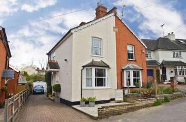  Image of 3 bedroom Cottage for sale in Farm Close Ascot SL5 at Sunninghill, SL5 7AR