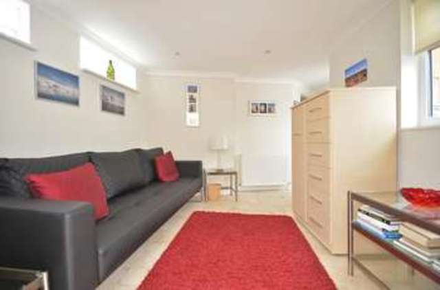  Image of 3 bedroom Cottage for sale in Farm Close Ascot SL5 at Sunninghill, SL5 7AR