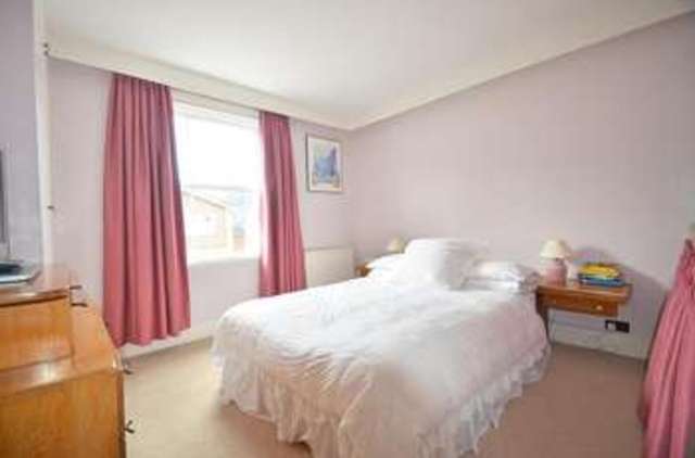  Image of 3 bedroom Cottage for sale in Farm Close Ascot SL5 at Sunninghill, SL5 7AR
