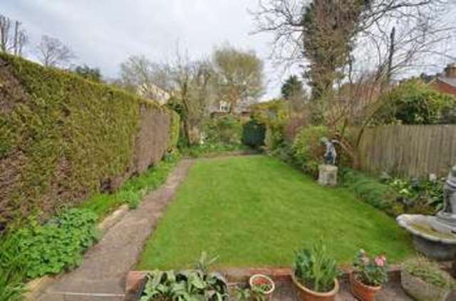  Image of 3 bedroom Cottage for sale in Farm Close Ascot SL5 at Sunninghill, SL5 7AR