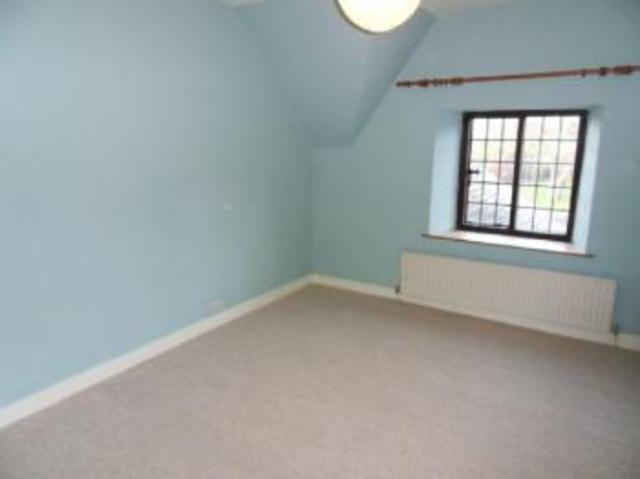  Image of 3 bedroom Semi-Detached house to rent in Newtown Toddington Cheltenham GL54 at Toddington  Broadway, GL54 5DU