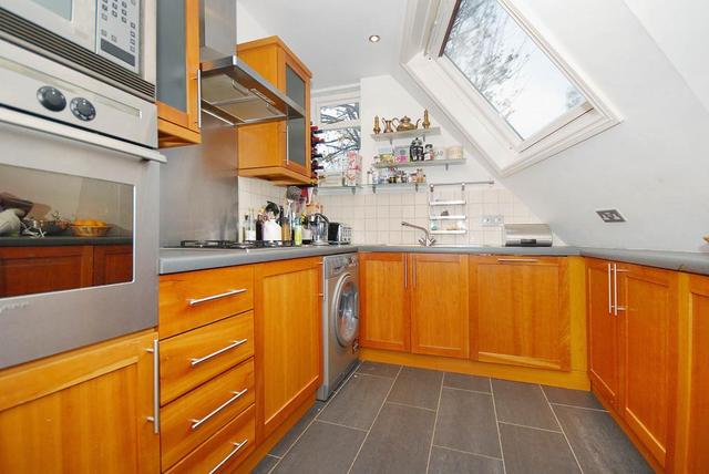  Image of 3 bedroom Flat to rent in Adamson Road London NW3 at Swiss Cottage London Camden, NW3 3HS