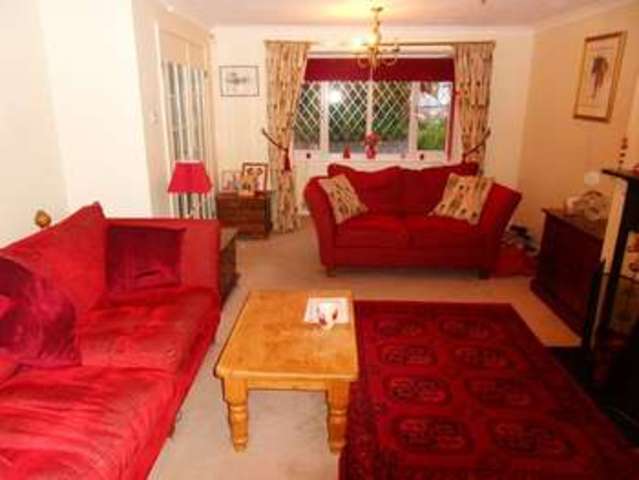  Image of 4 bedroom Detached house for sale in Arkwright Drive Binfield Bracknell RG42 at Arkwright Drive  Bracknell, RG42 1FX