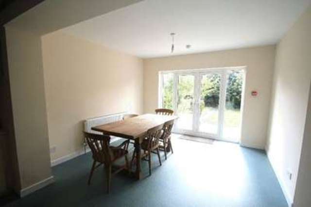  Image of 1 bedroom Flat to rent in Potters Gate Farnham GU9 at Falkner Road  Farnham, GU9 7BA