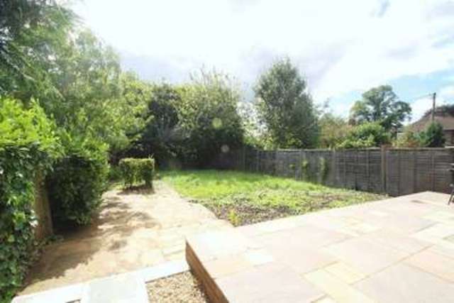  Image of 1 bedroom Flat to rent in Potters Gate Farnham GU9 at Falkner Road  Farnham, GU9 7BA